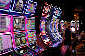 Gambling returns to Las Vegas after historic casino closure – San  Bernardino Sun